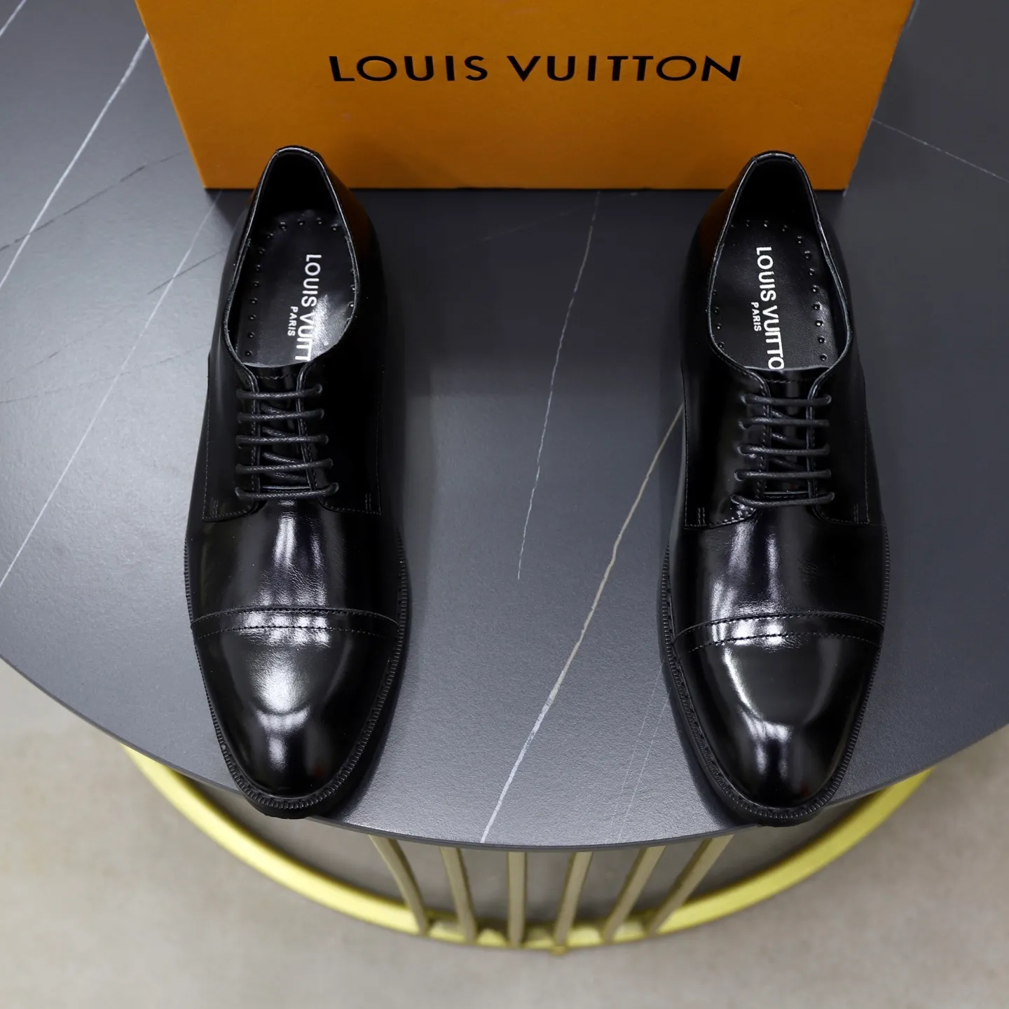 Ex-factory price: 500💰🙅‍♂️🙅‍♂️🙅‍♂️ Brand: LV Louis Vuitton Standard code: Men's size 38-44 (45 can be customized) Grade: Same style as the official website Original order quality Material: Original cowhide surface Comfortable cowhide lining Original outsole Style category: Men's fashionable casual leather shoes Distinguished big-name luxury elements Top luxury Color: actual picture color